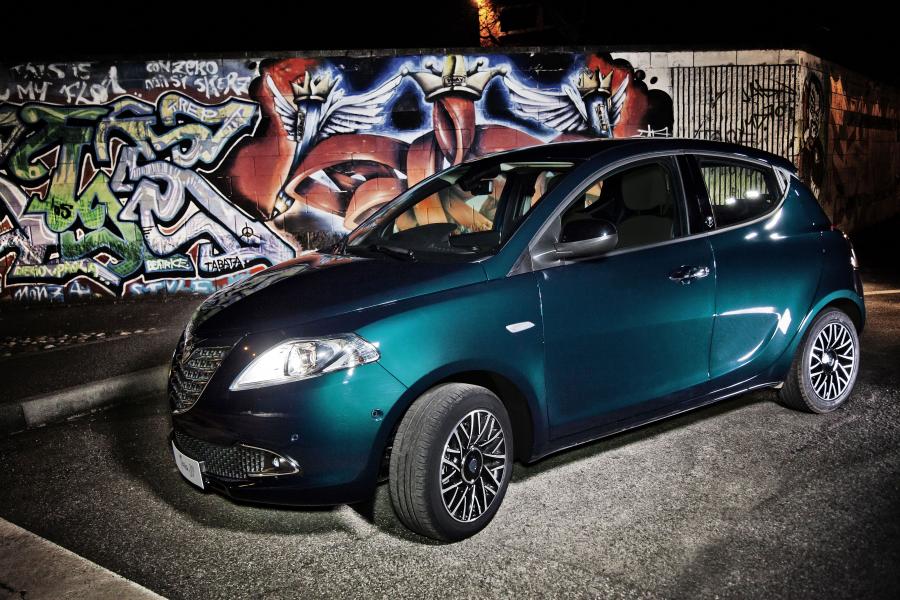  Lancia Ypsilon 30th Anniversary (846) 2015 года  (фото 15 из 22)
